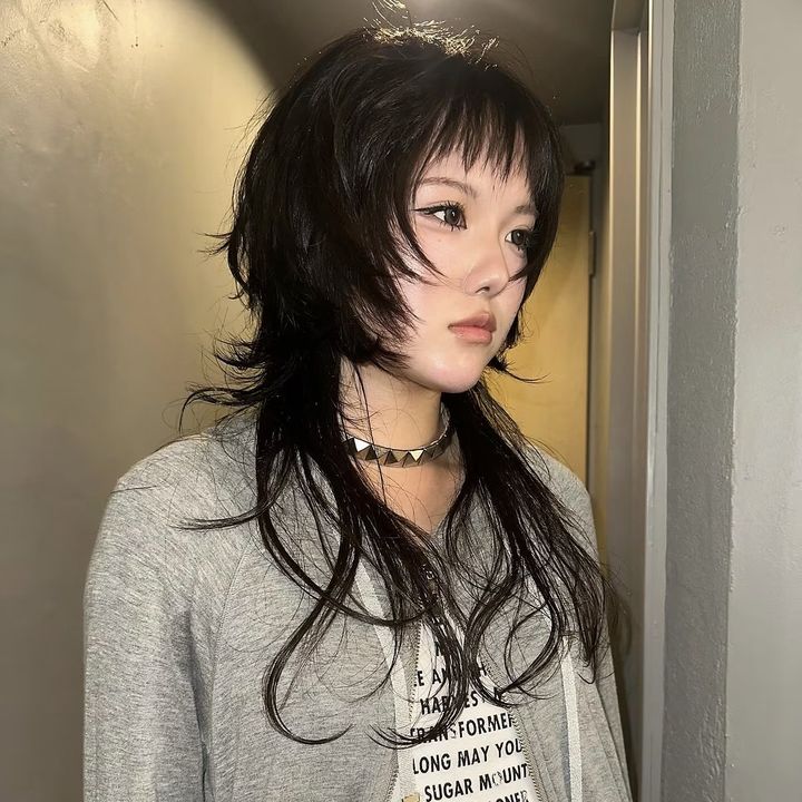 MAKOTOのスタイル:黒髪 × レイヤーウルフ