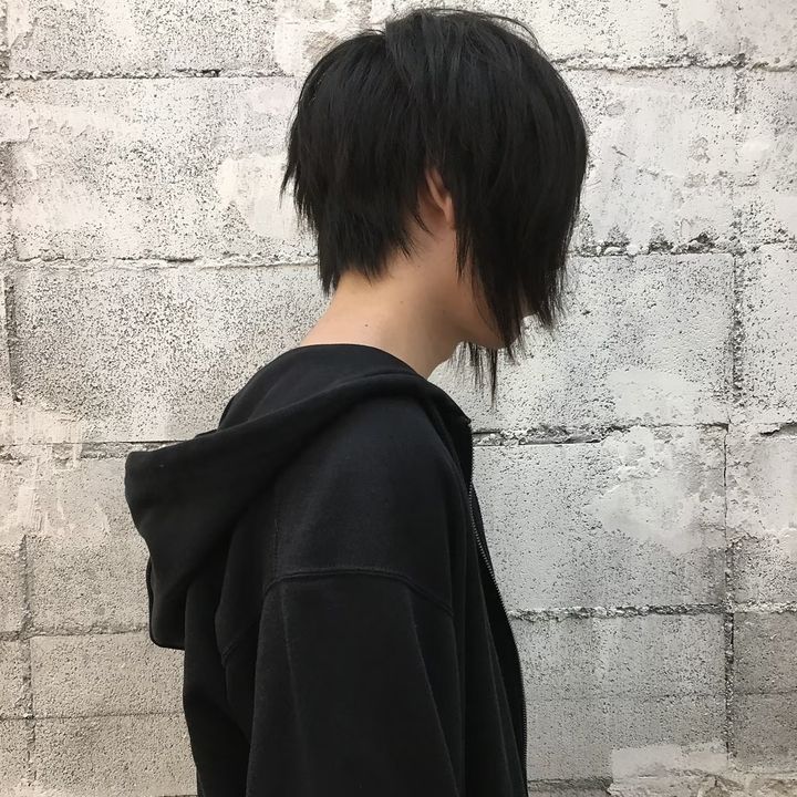 MAKOTOのスタイル:黒髪 × メンズウルフ