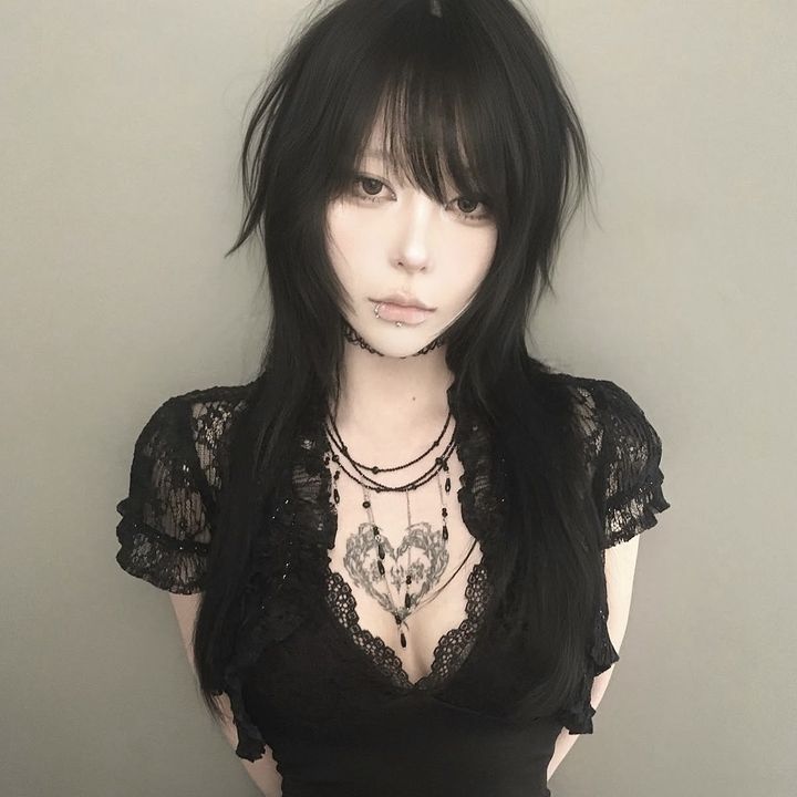 LEOのスタイル:黒髪 × ロングウルフ