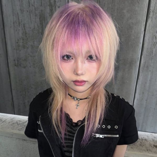 LEOのスタイル:ピンクパープル × ブロンドのレイヤー