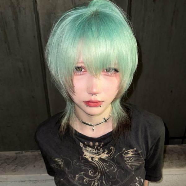 LEOのスタイル:ミントグリーン × ショートウルフ
