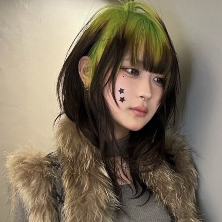 NOVAのスタイル:ライムグリーン × 前髪ポイントカラー