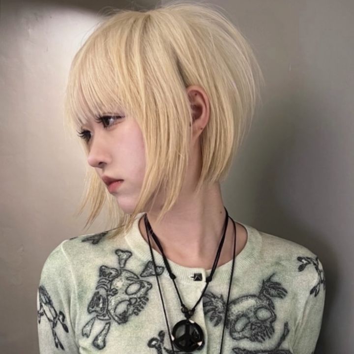 NOVAのスタイル:ペールブロンド × ショートボブ