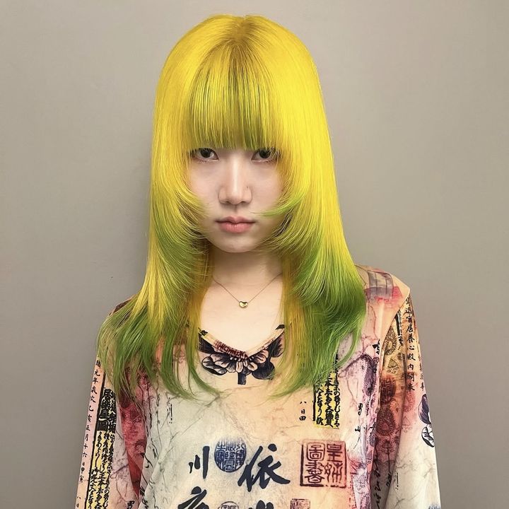 RENAのスタイル:イエロー × グリーンのグラデーション
